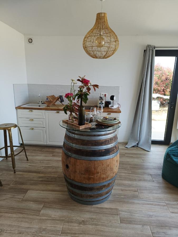 Le Pavillon Des Pivoines Bed & Breakfast Hyeres Exterior photo